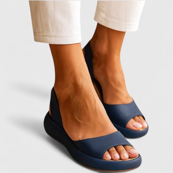 Shari – Women's Wide Toe Box Sandals with an Adjustable Fit