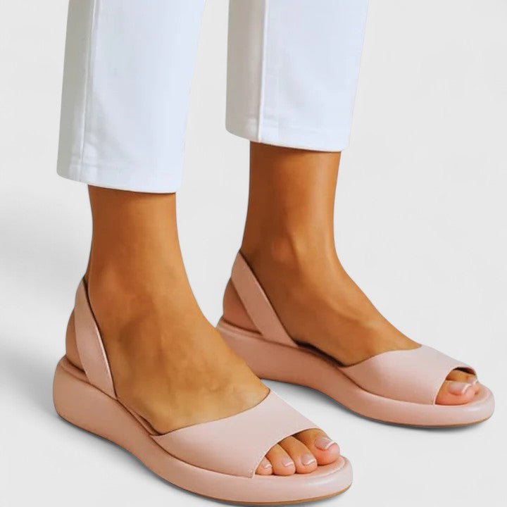 Shari – Women's Wide Toe Box Sandals with an Adjustable Fit