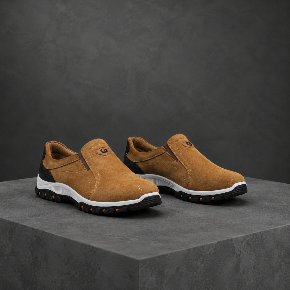 Bennett – Unisex Slip-On Sneakers with a Stretch Upper