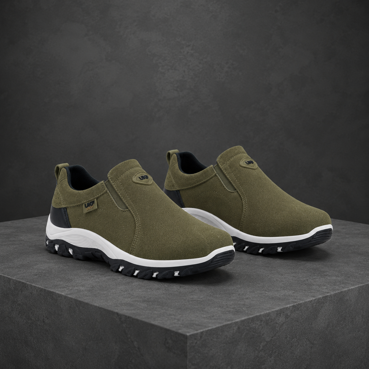 Bennett – Unisex Slip-On Sneakers with a Stretch Upper