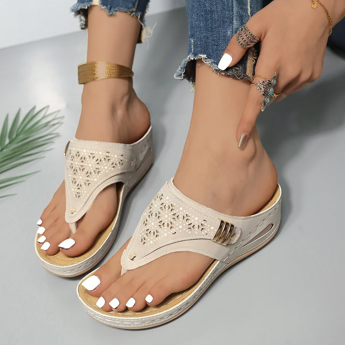 Nicole – Women's Wide Toe Box Sandals with an Adjustable Fit