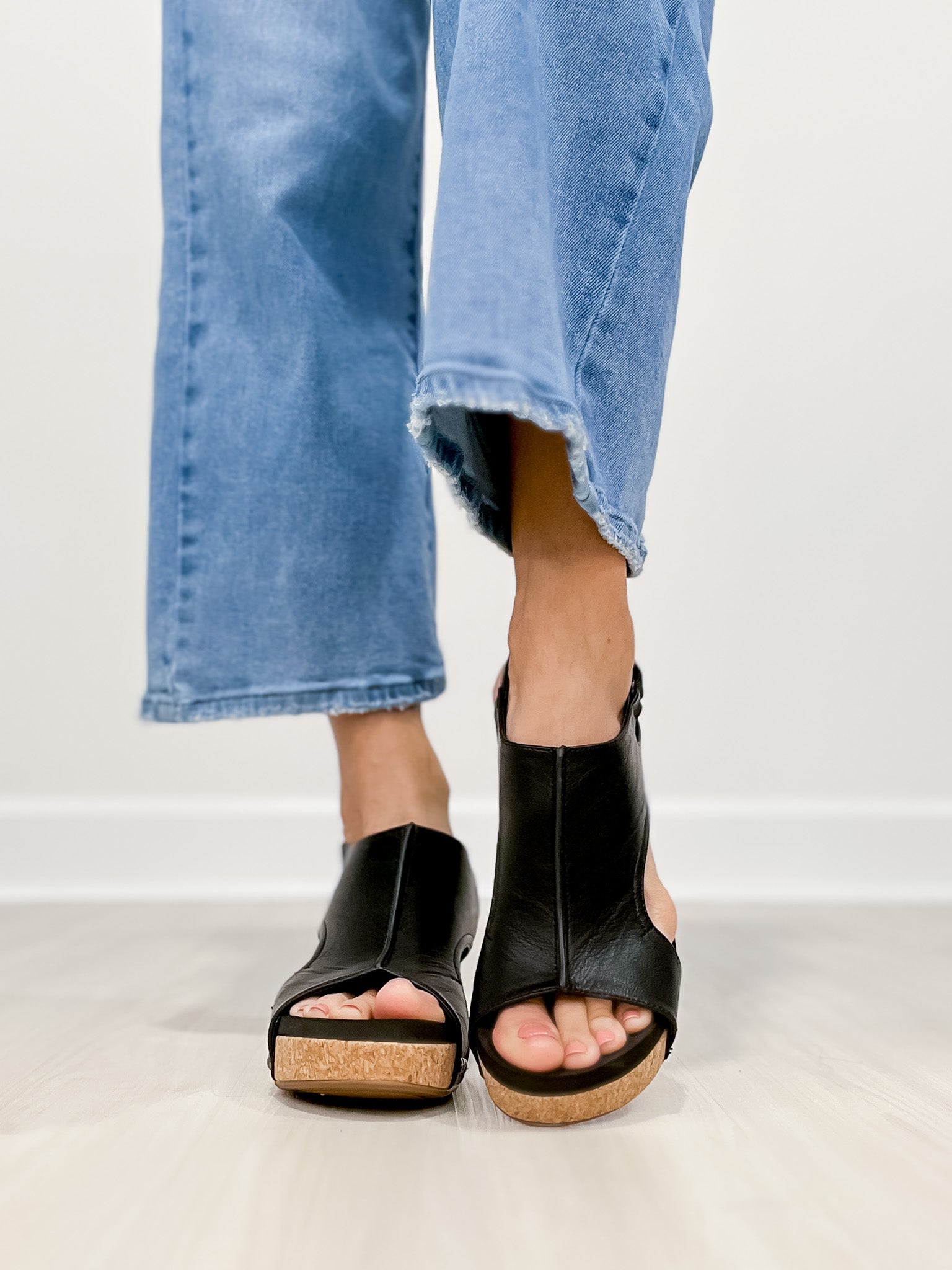 Hammond – Unisex Wide Toe Box Sandals with Room for Bunions