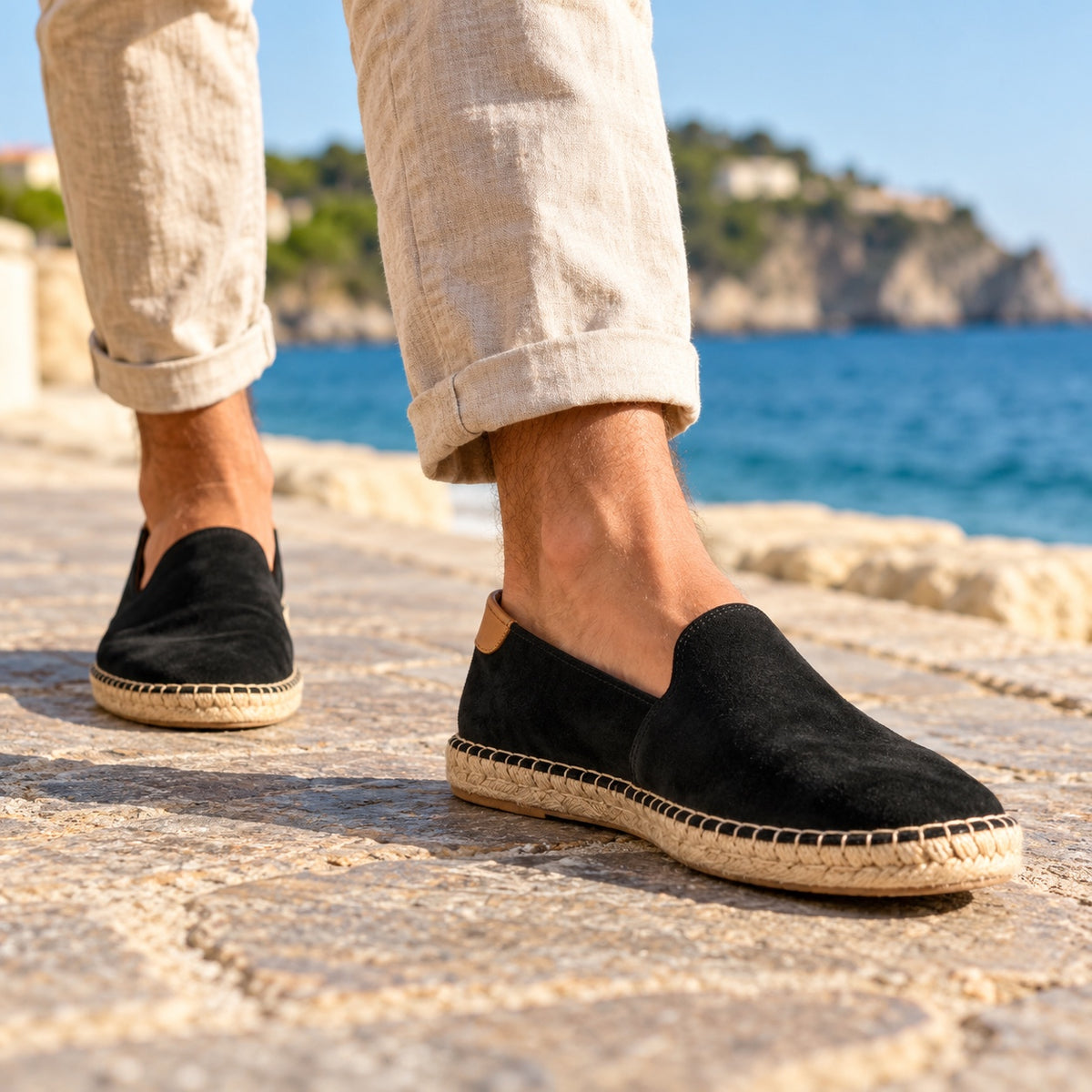 Greg – Men's Barefoot Shoes, worn on a walk