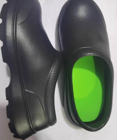 Ballard – Unisex Non-Slip Clogs with a Slip-Resistant Sole