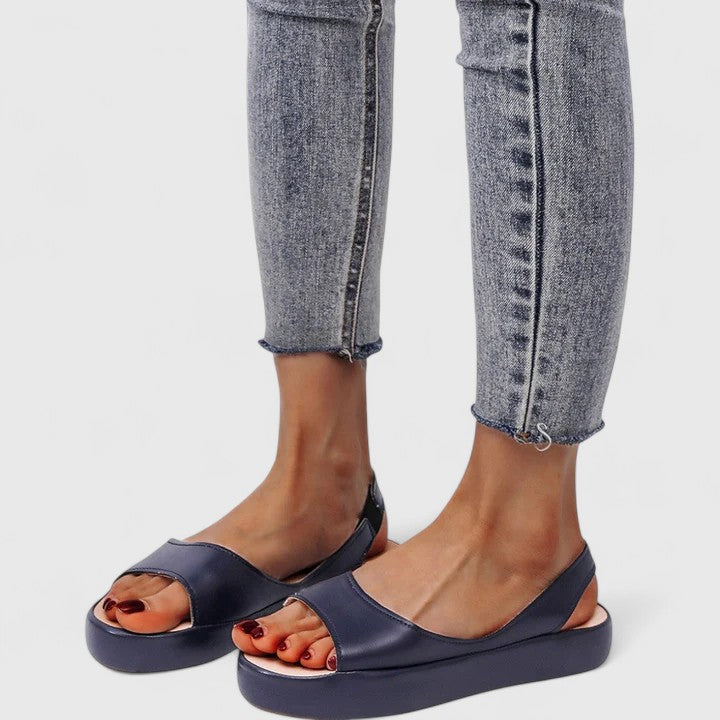 Shari – Women's Wide Toe Box Sandals with an Adjustable Fit