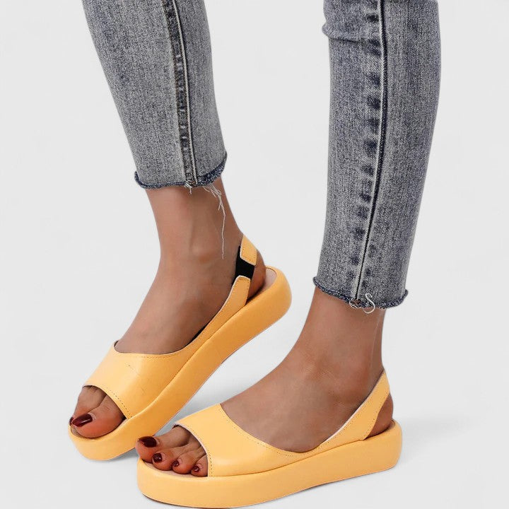 Shari – Women's Wide Toe Box Sandals with an Adjustable Fit