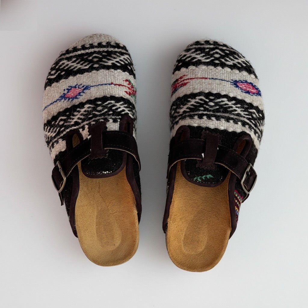 Wolfe – Unisex Nursing Clogs with a Non-Slip Sole