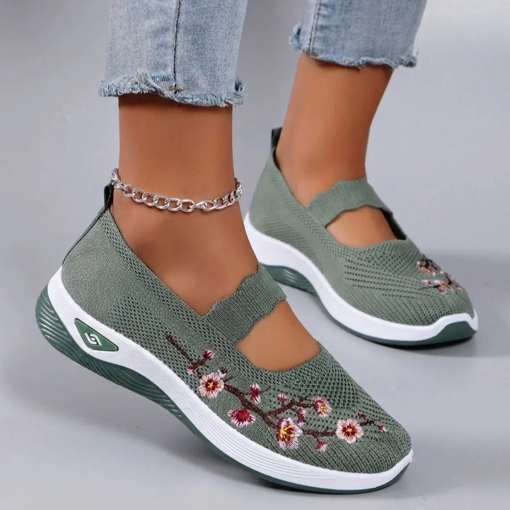 Orthopedic Walking Shoes With Floral Embroidery