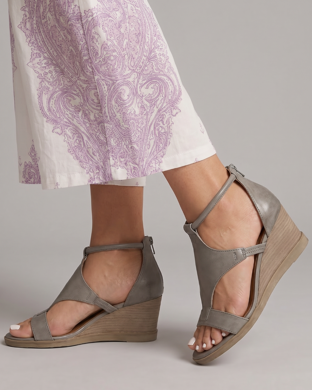 Peters – Unisex Comfortable Sandals with an Adjustable Strap