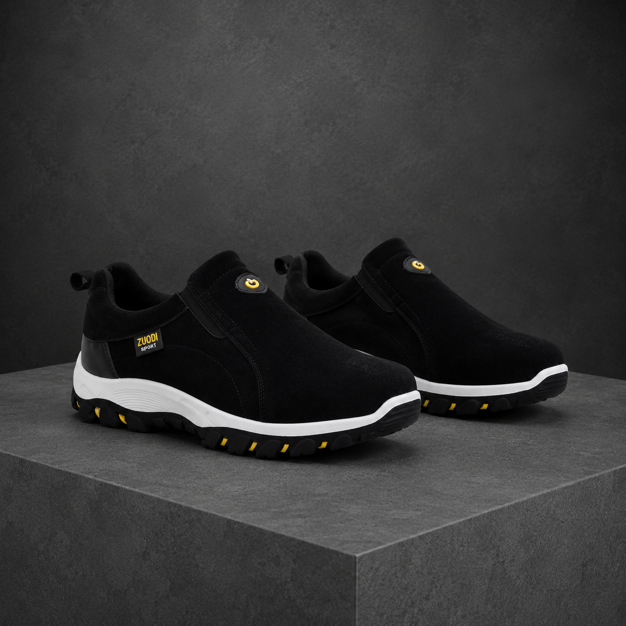 Bennett – Unisex Slip-On Sneakers with a Stretch Upper