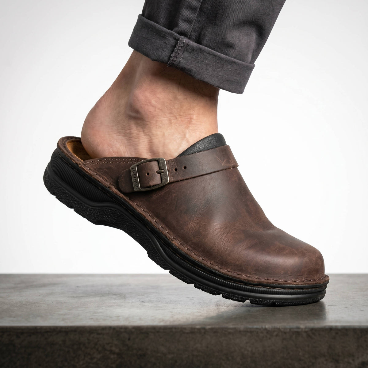 Bergamo – Unisex Nursing Clogs with All-Day Cushioning