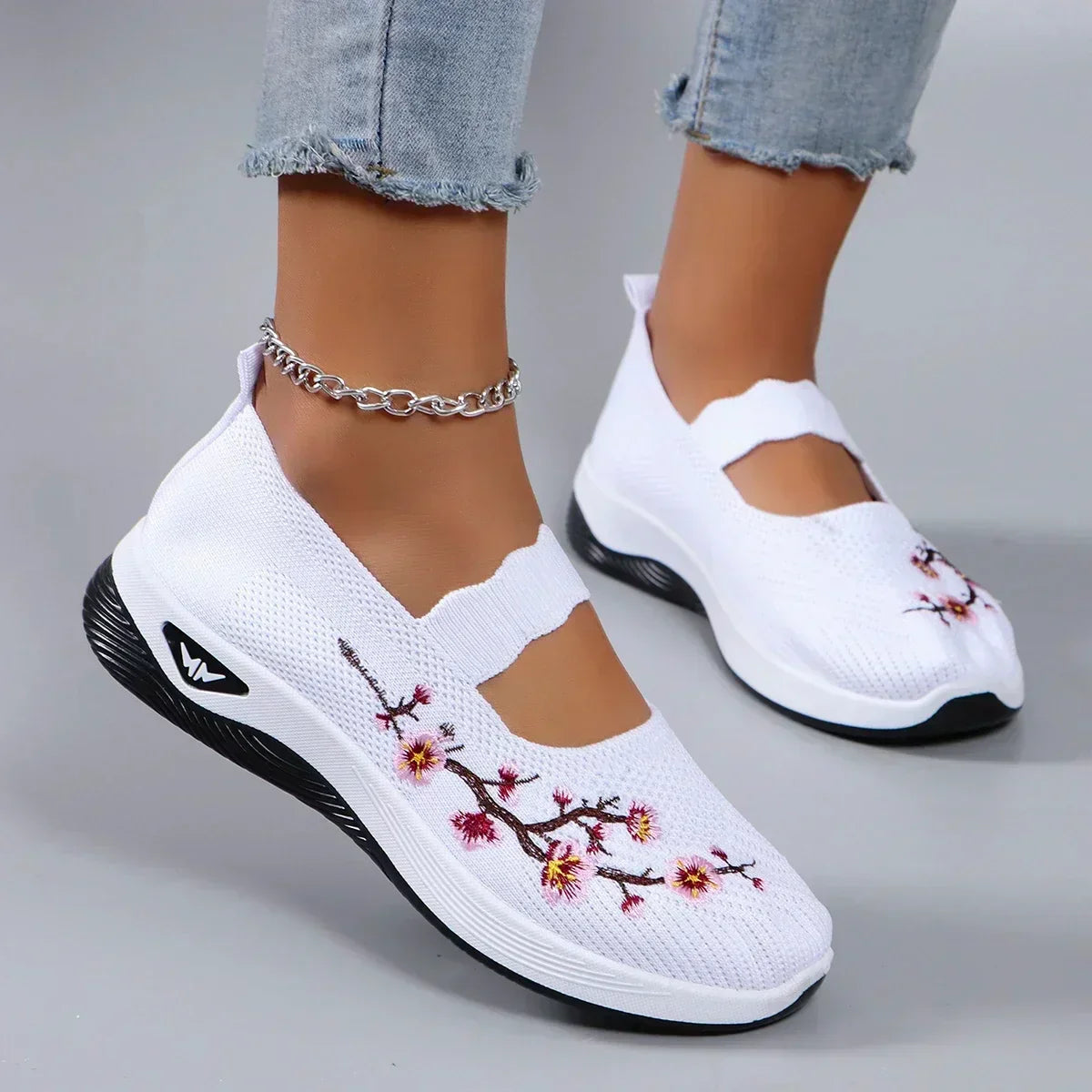 Orthopedic Walking Shoes With Floral Embroidery