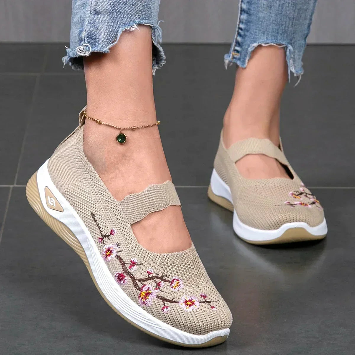 Orthopedic Walking Shoes With Floral Embroidery