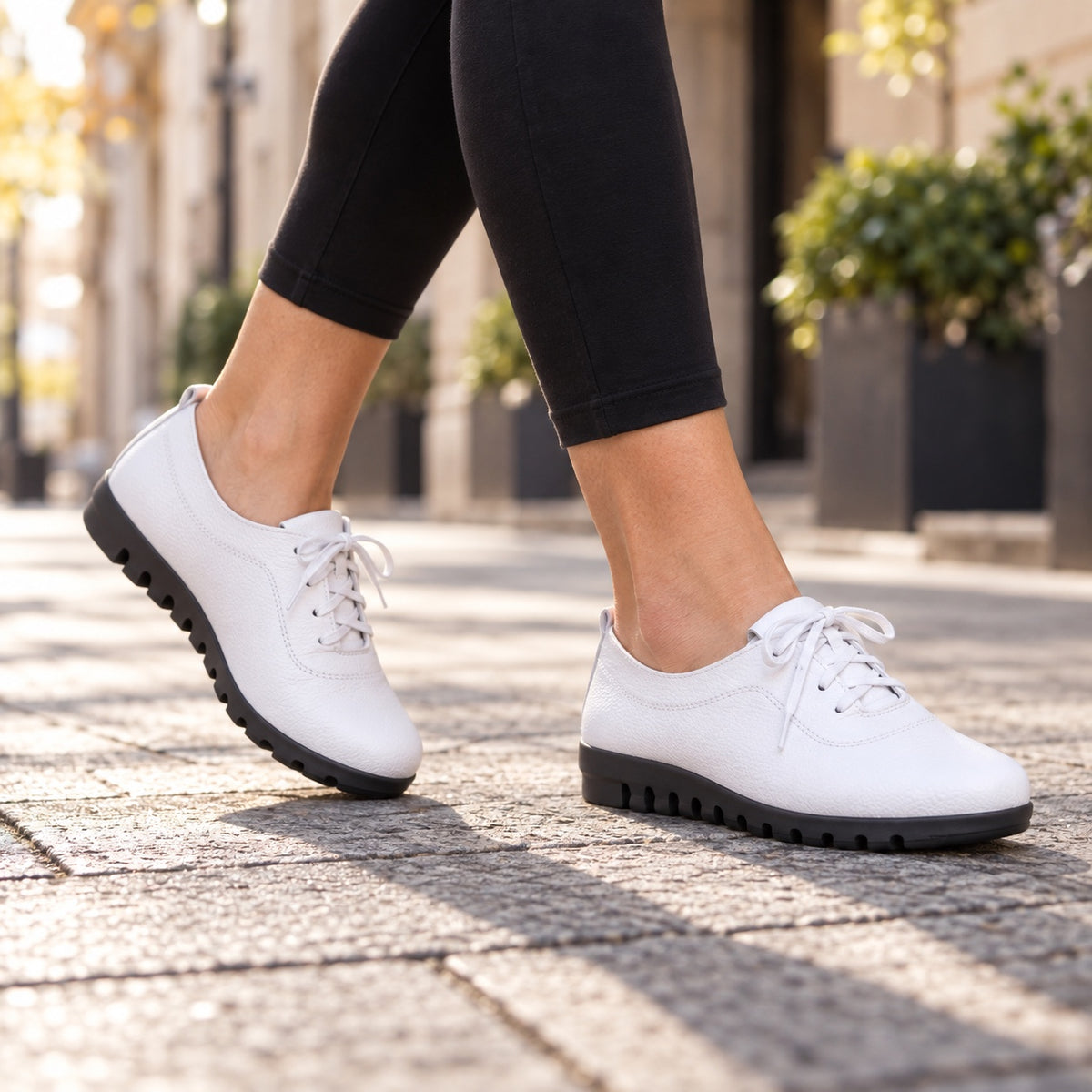 Donna – Women's Wide Toe Box Shoes, worn on a walk