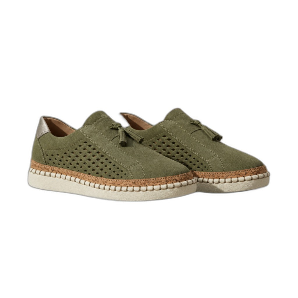 Logan – Unisex Slip-On Sneakers with a Hands-Free Fit