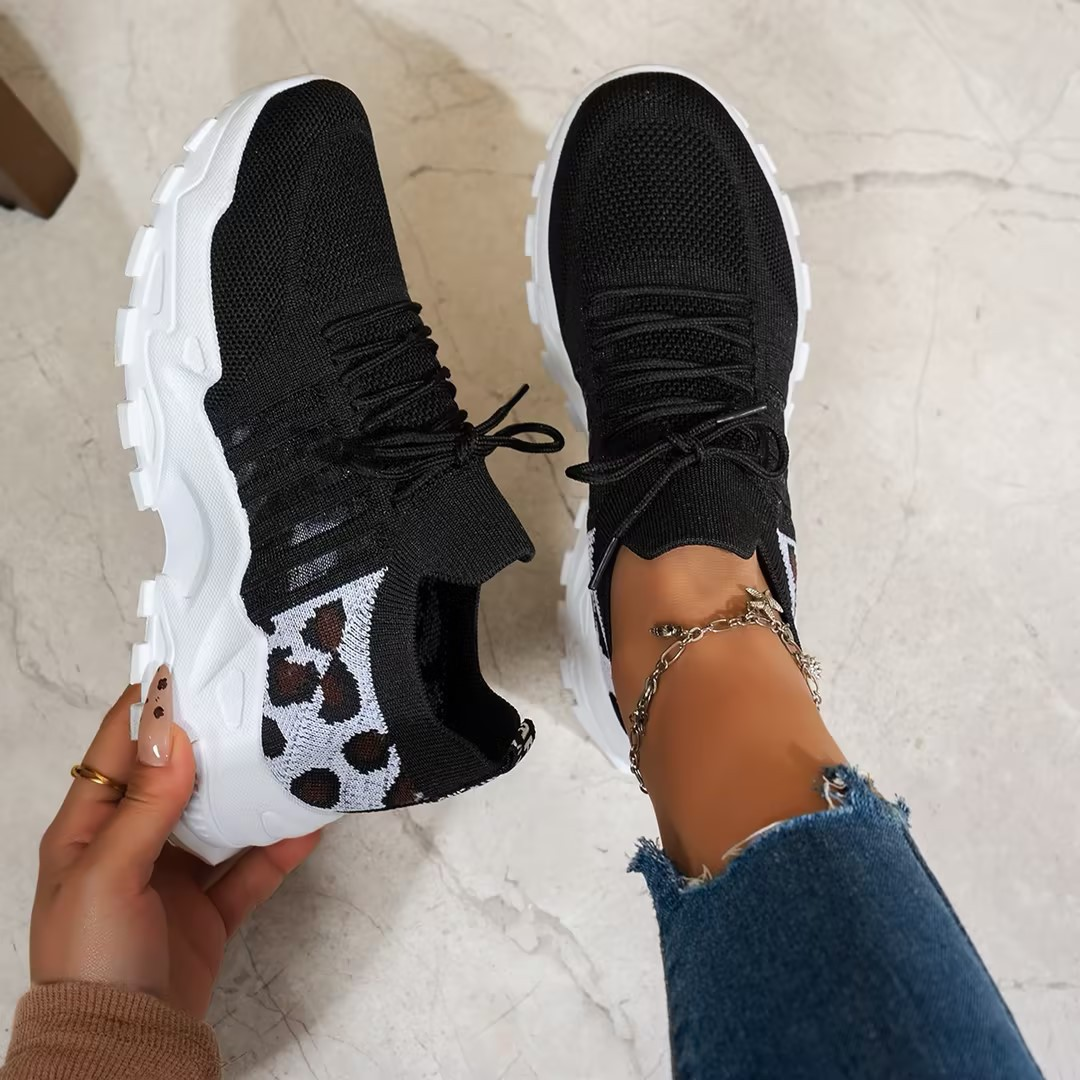 Susie – Women's Nursing Sneakers with All-Day Cushioning