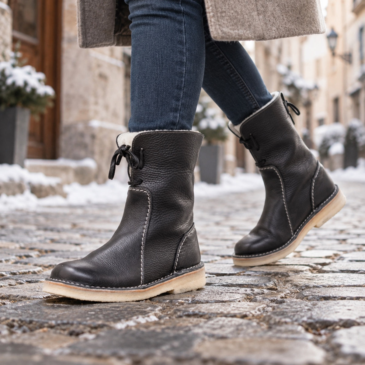 Laura – Women's Comfort Boots, worn on a walk