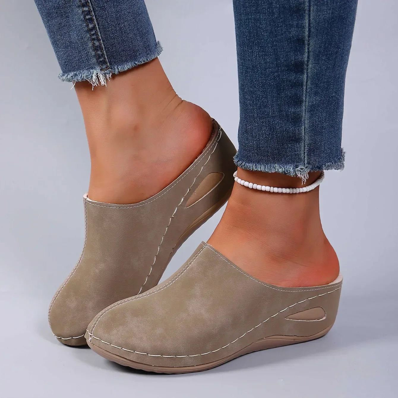 Shawna – Women's Nursing Clogs with All-Day Cushioning